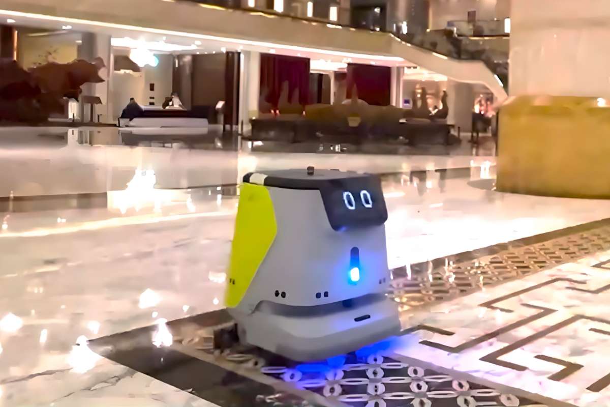 smart cleaning，intelligent robot cleans public places